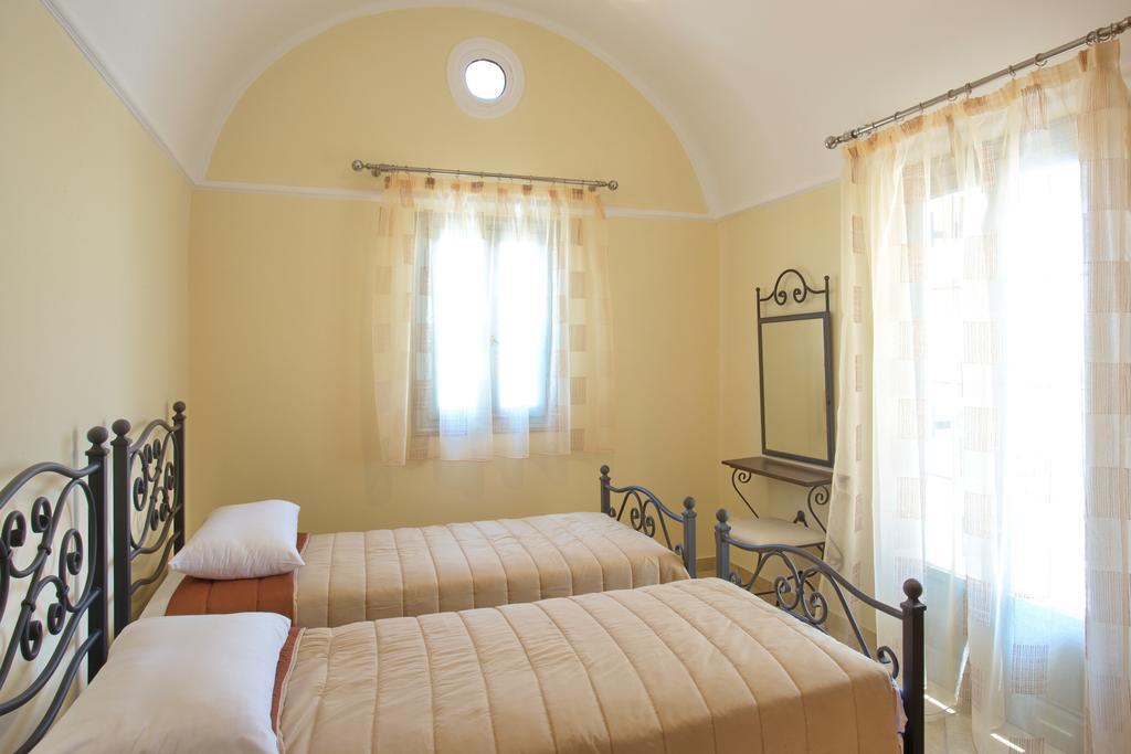 Villa Serene Kamári エクステリア 写真